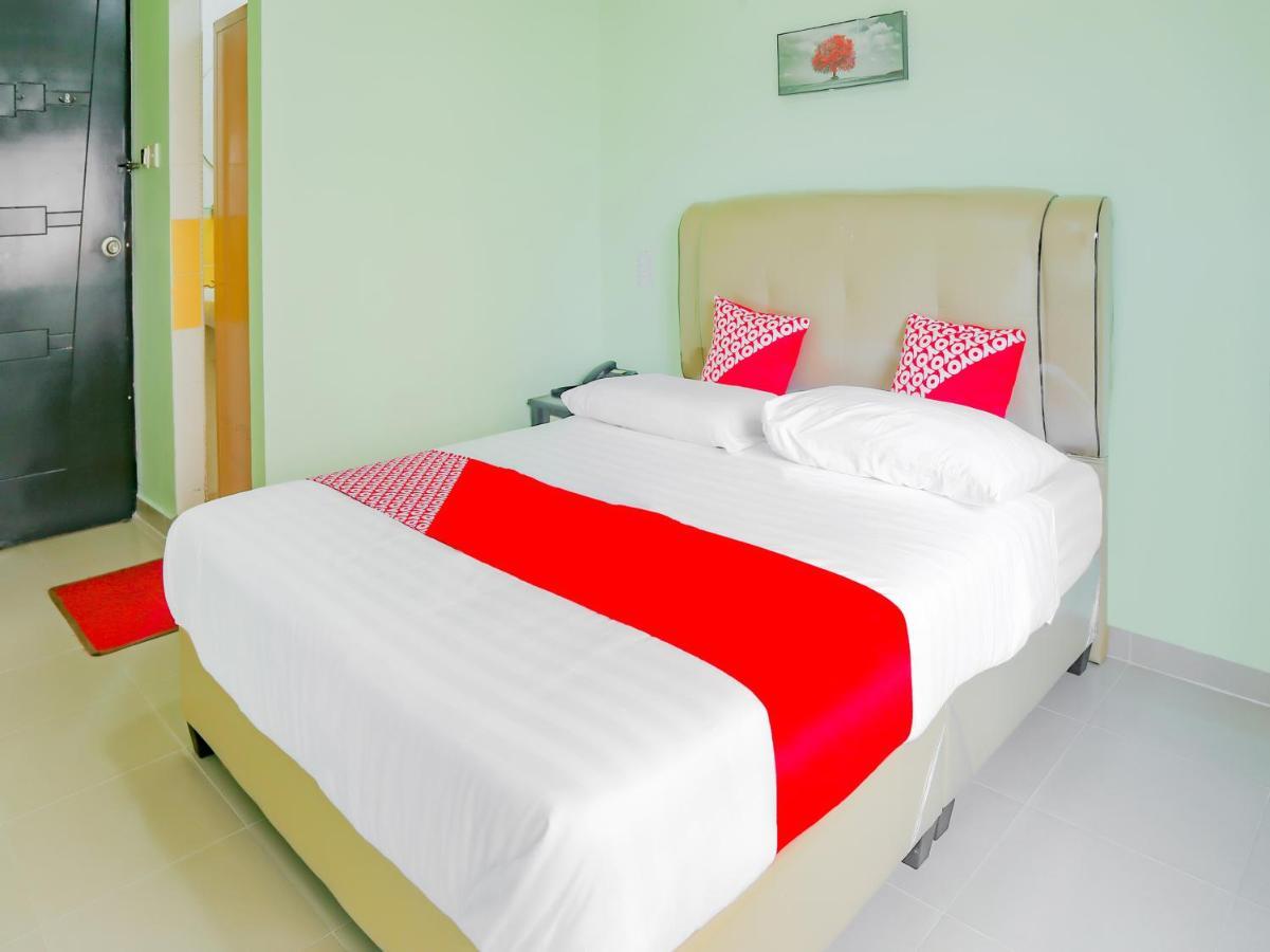 Oyo 90269 Hotel Indorasa 2 Jodoh  Luaran gambar